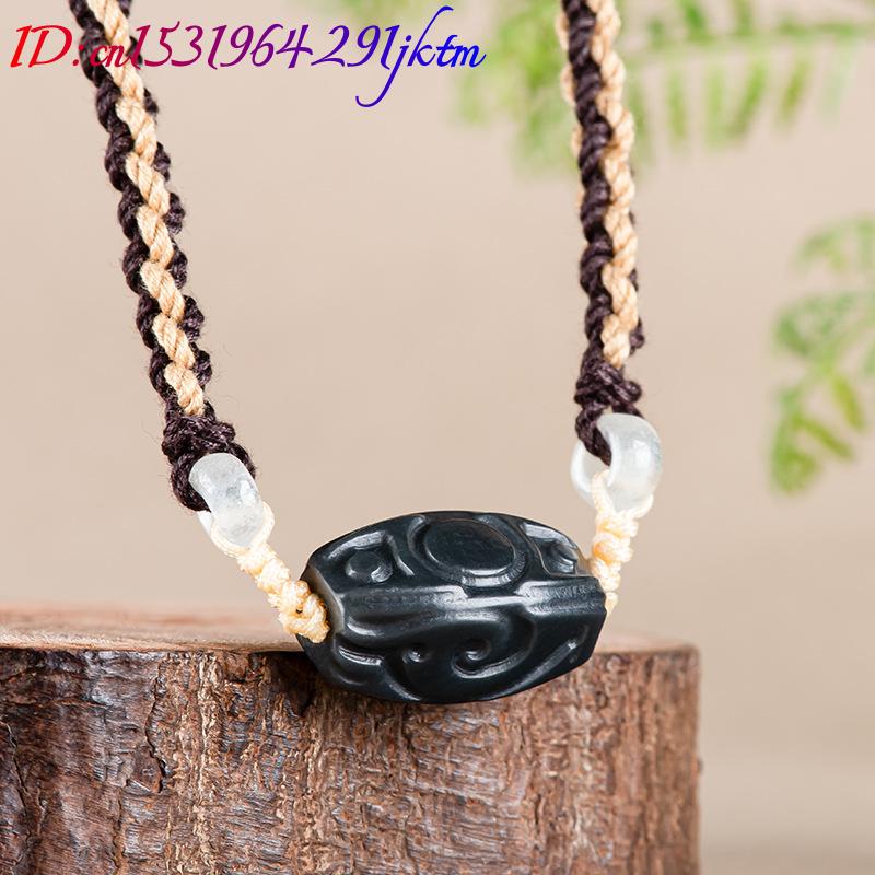 Collana con Ciondolo in Giada  - Usa Vintage Fashion recensione e prezzo